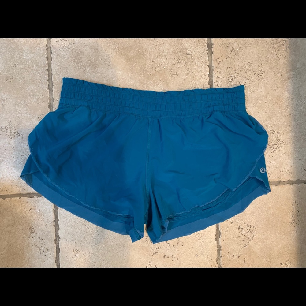 Lululemon•10•Lined•Lace Trimmed Shorts